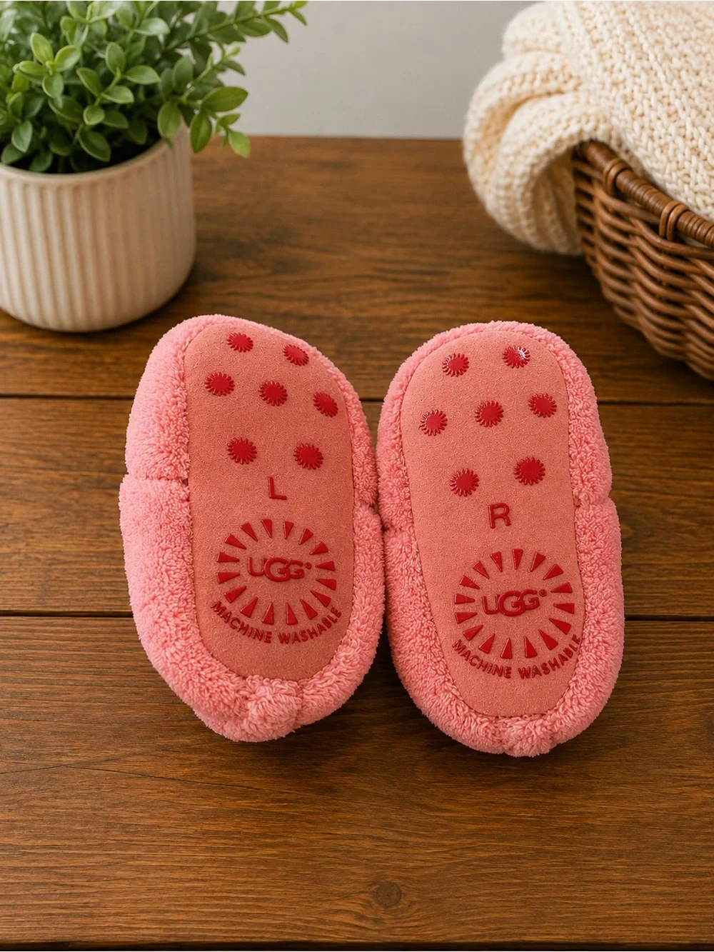 UGG Pink Fluff Yeah Baby/Toddler Slippers Size 4/5 Machine Washable